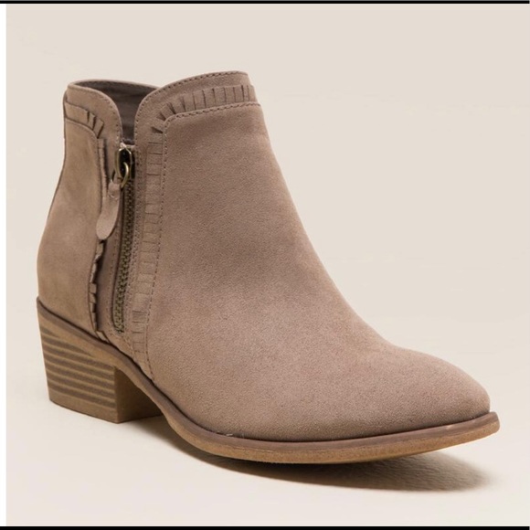 MIA Shoes - Mia Patterson Tassel ZIP Ankle bootie size 9